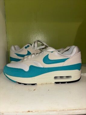 Authentic Nike Air Max 1 Dusty cactus in Teal and White Accent. Size 7.5. New
